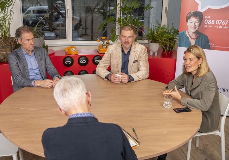 PWC_LUISTERLIJN_ITF 0665_kleiner