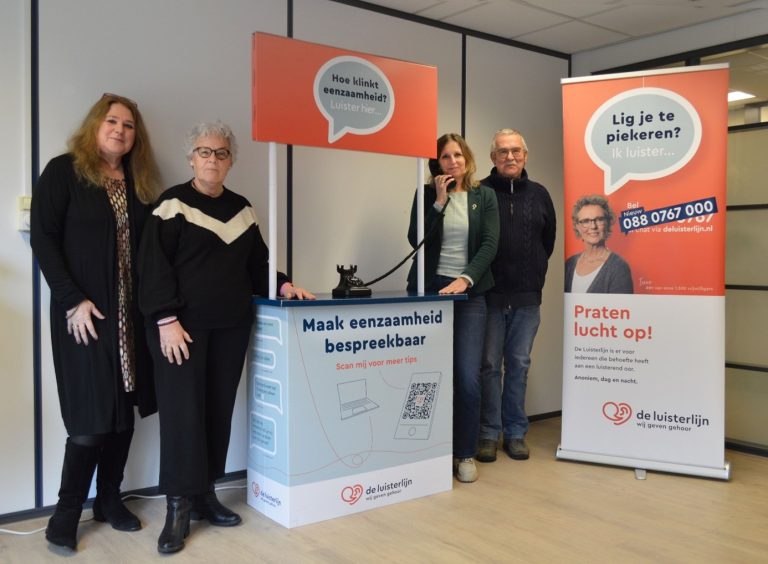Wethouder_Messelink Dijkstra_op_bezoek_Luisterlijn_Lelystad